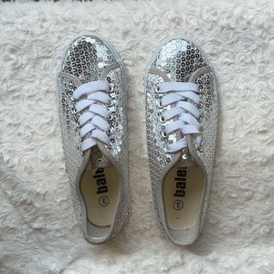 KIDS SIZE 3 SPARKLE SHOES